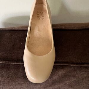 Naturalized heels beige